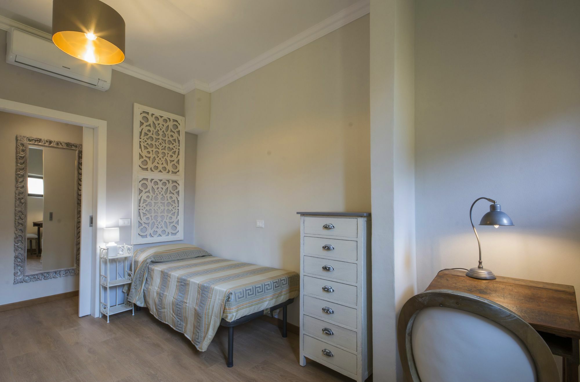 Iris Apartment *