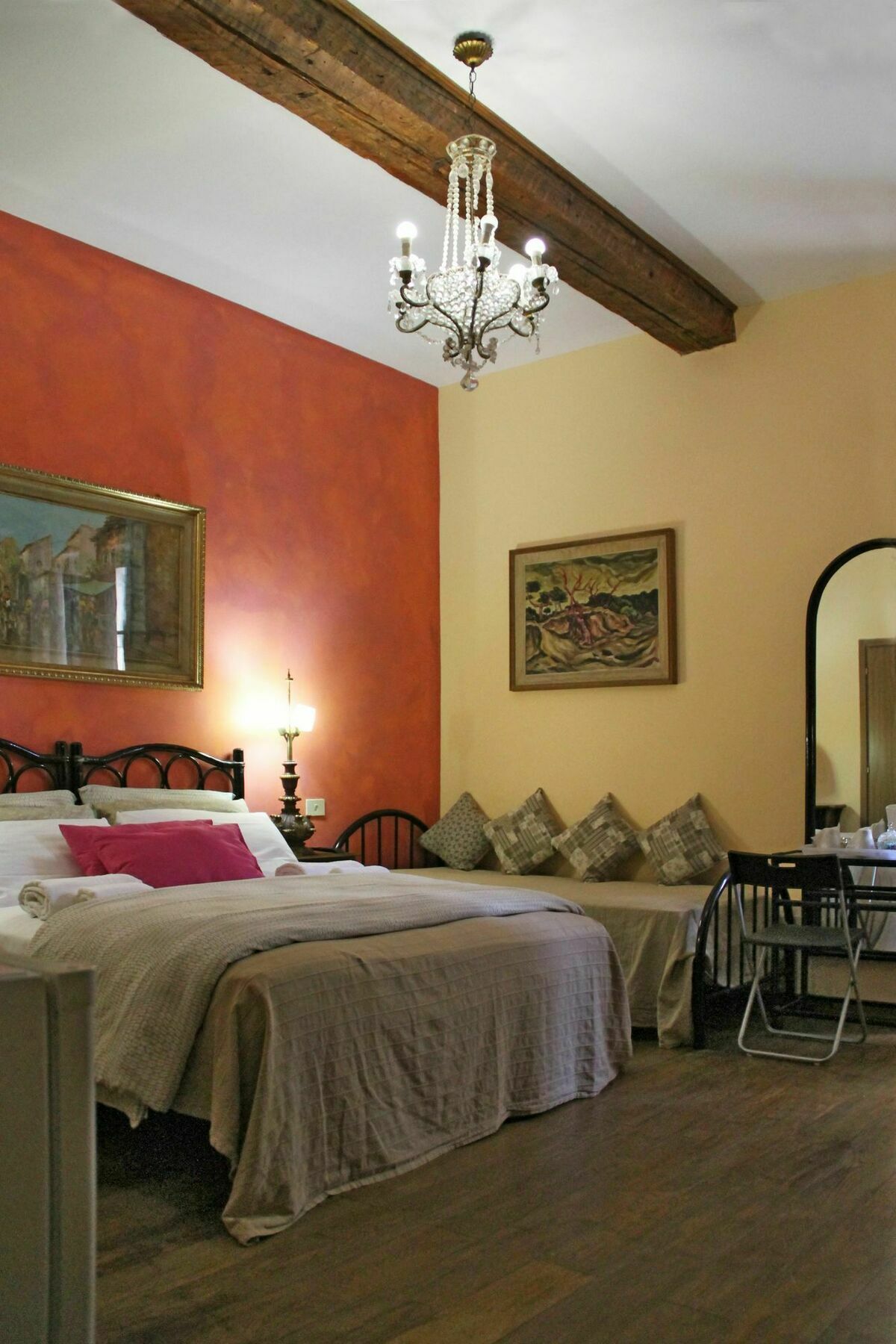 Riverbank's Guest house Florence
