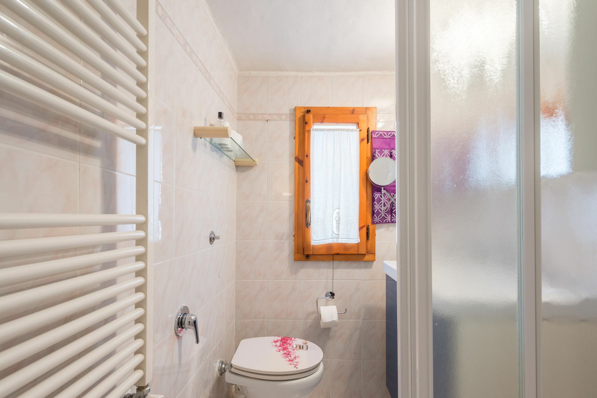 Colorful Sant'ambrogio Apartment Florence