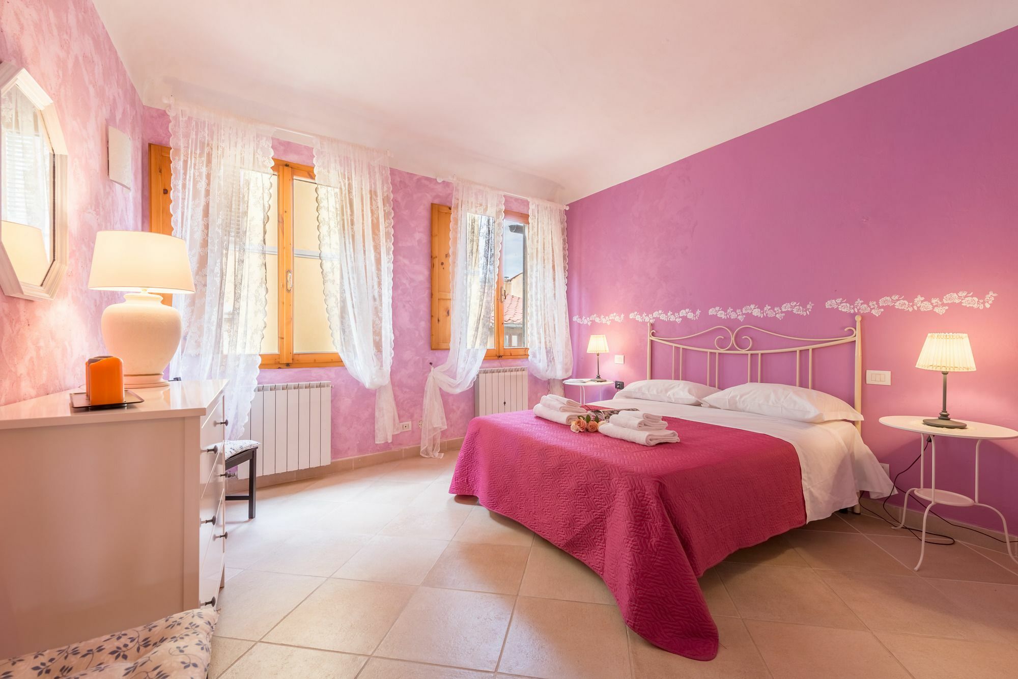 Colorful Sant'ambrogio Apartment *
