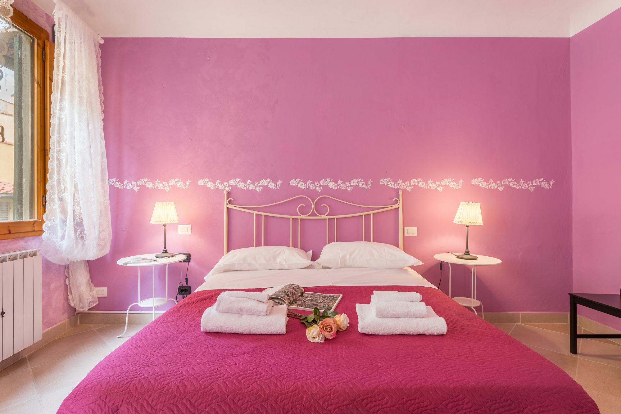 Colorful Sant'ambrogio Apartment *