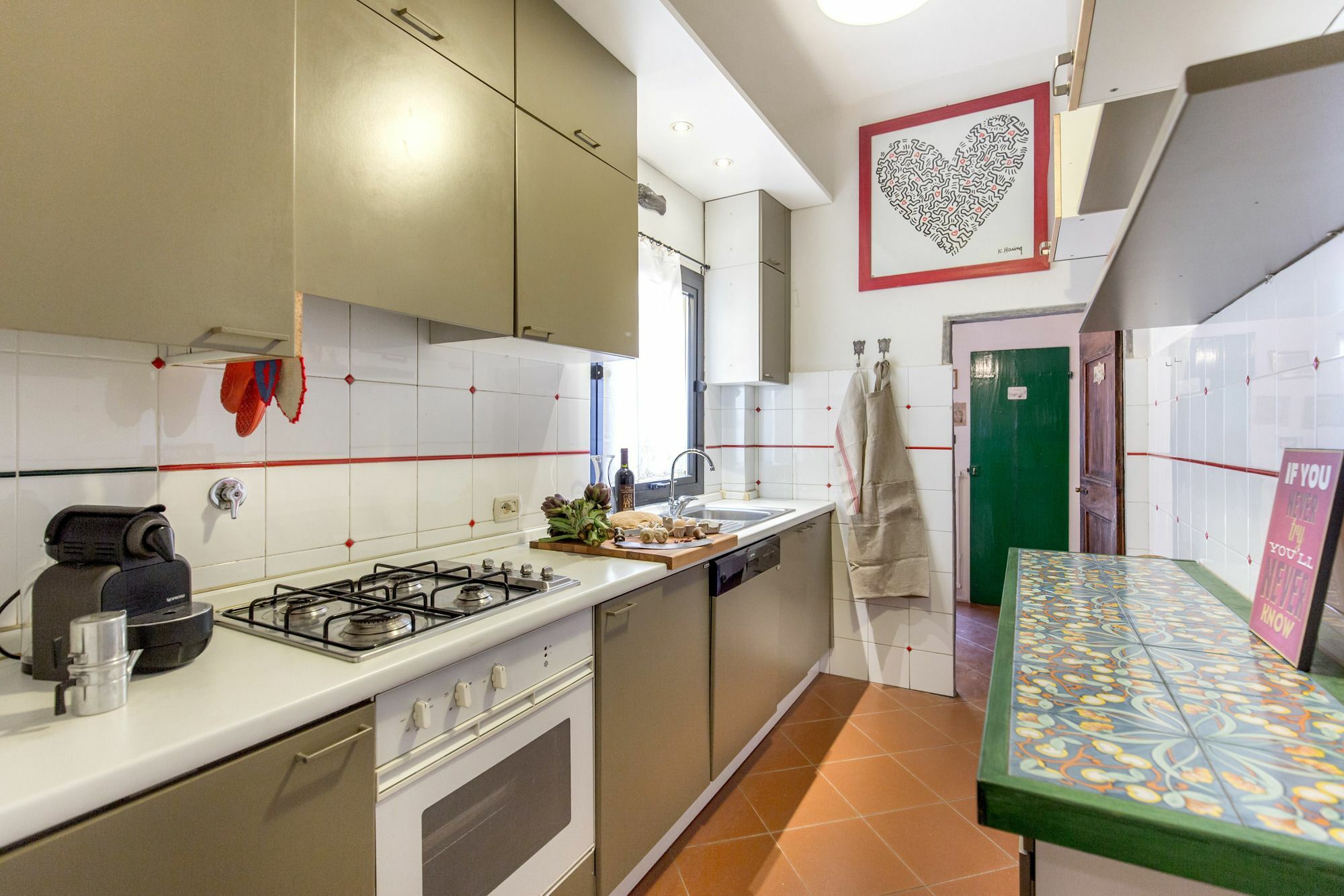 4 Real Apartment *