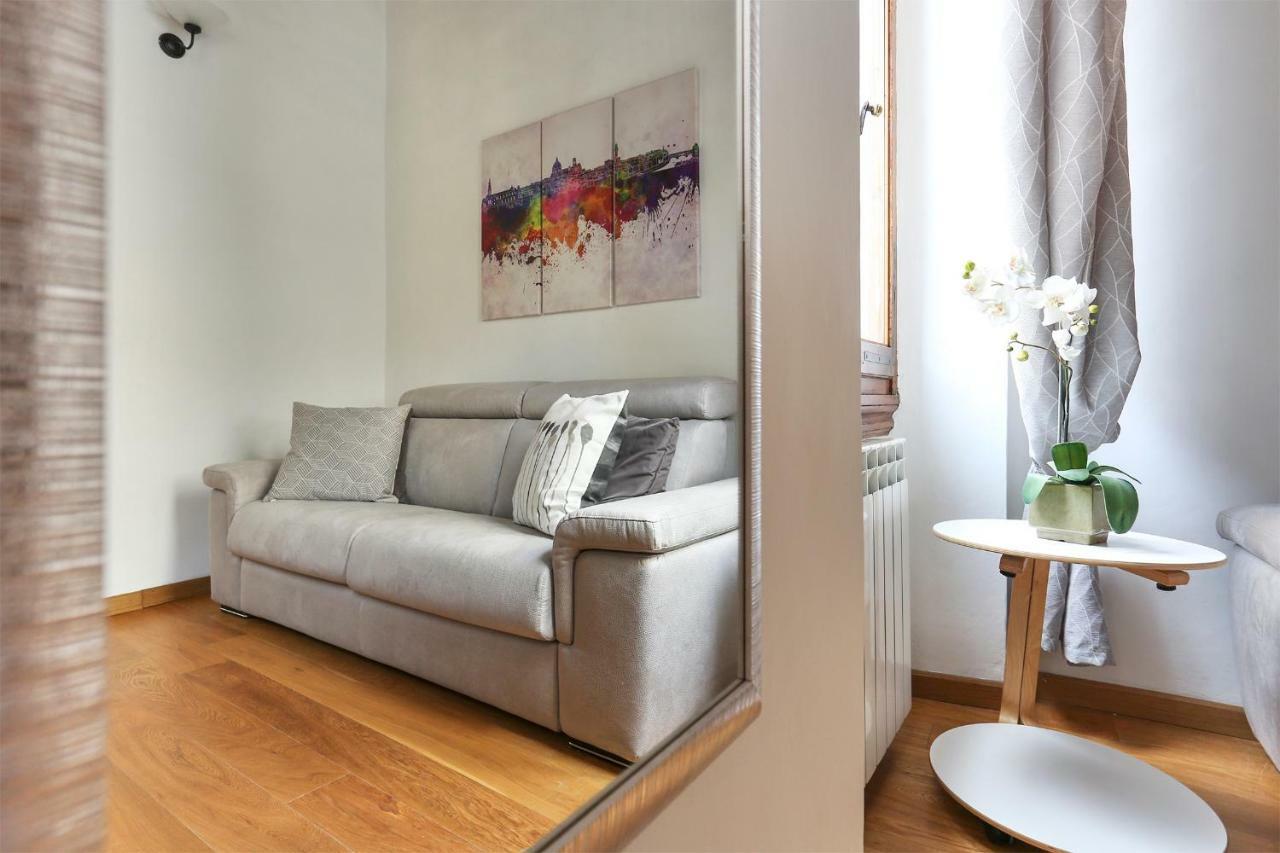 La Casa Di Lo, Bright San Lorenzo Mkt Apartment Florence