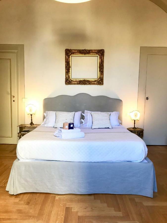 La Casa Degli Specchi * Florence