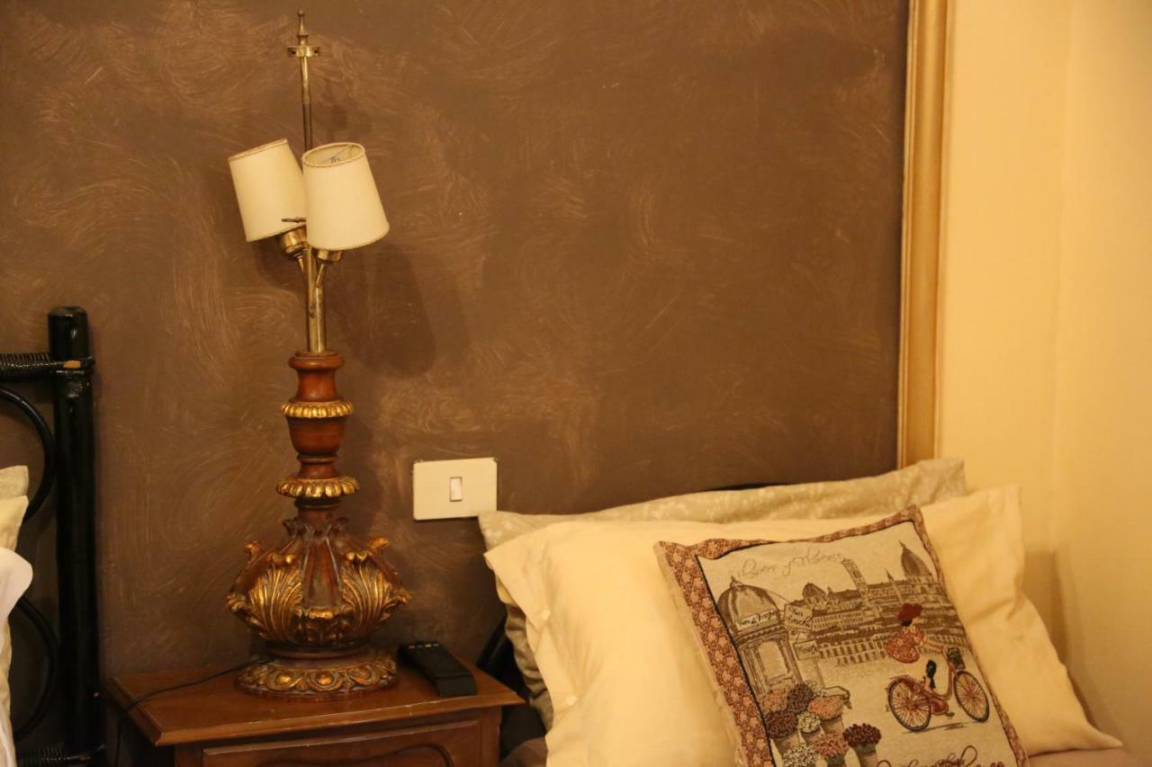 Riverbank's Guest house Florence