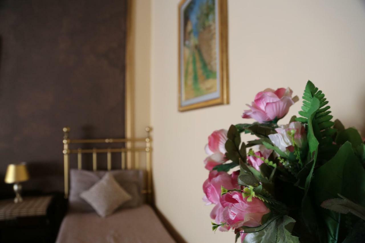 Riverbank's Guest house