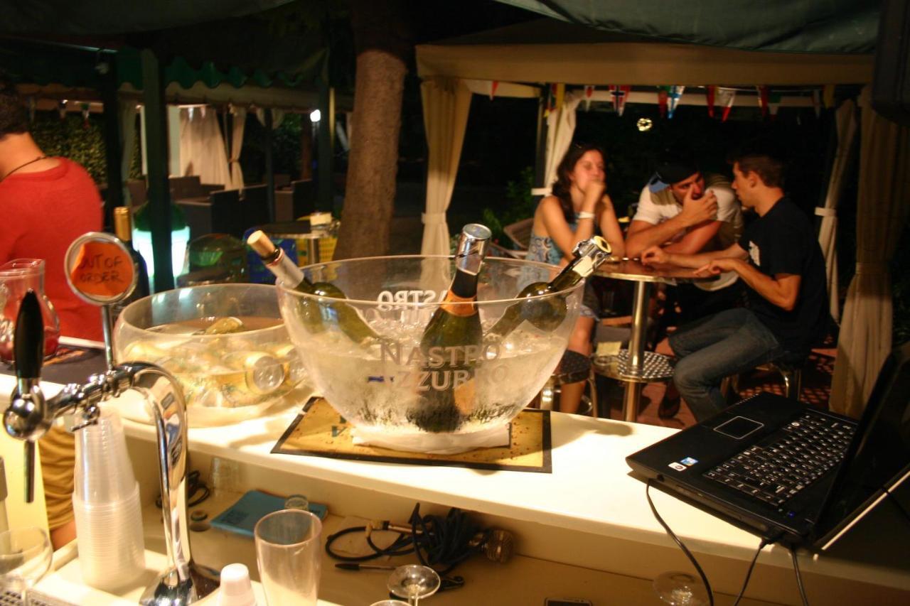 7 Santi Auberge de jeunesse *