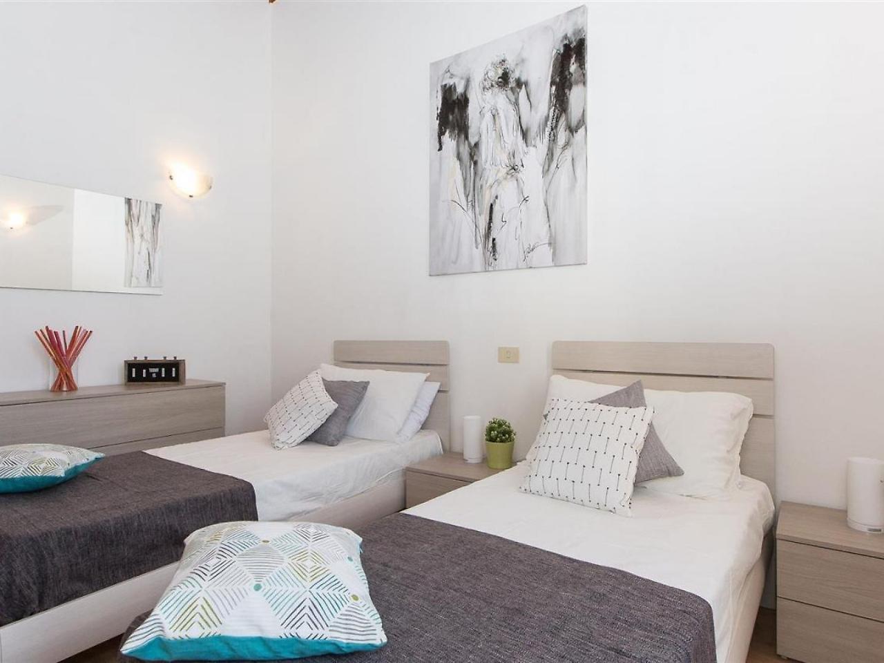 In Rome Rosselli Palace Deluxe 3 Apartment *